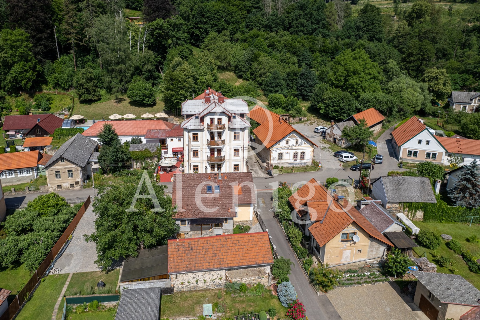 Prodej  bytový dům , 1 300 m2 - okres Benešov