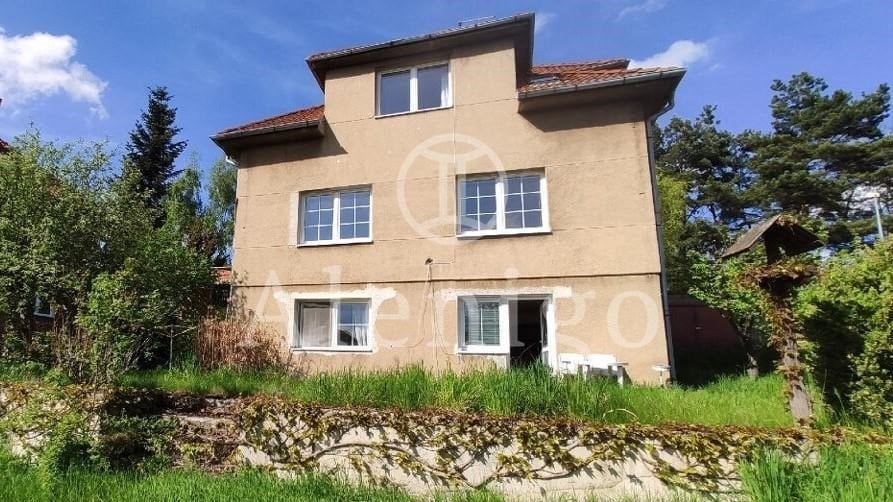 Prodej rodinného domu 275m2, pozemek 676m2, ul. Nad višňovkou, Praha 6