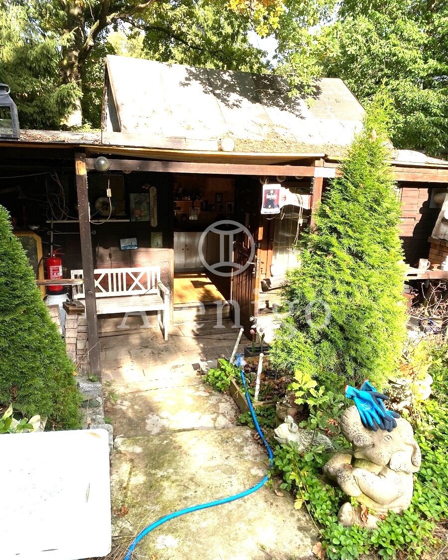 Prodej chaty 20 m2 pozemek 500m2  Čisovice