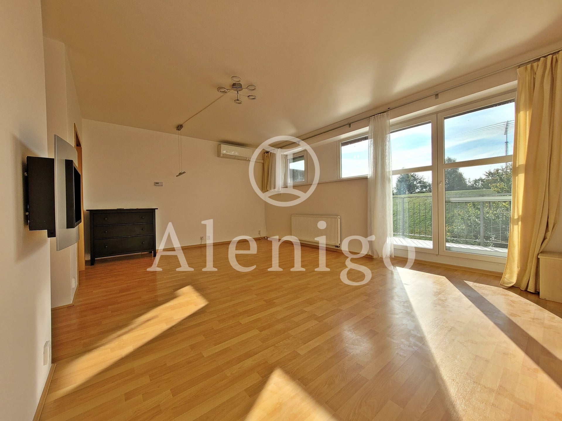 Prodej družstevního bytu 3+kk + G+T  71m2, ul. Komenského, Horoměřice, Praha- západ