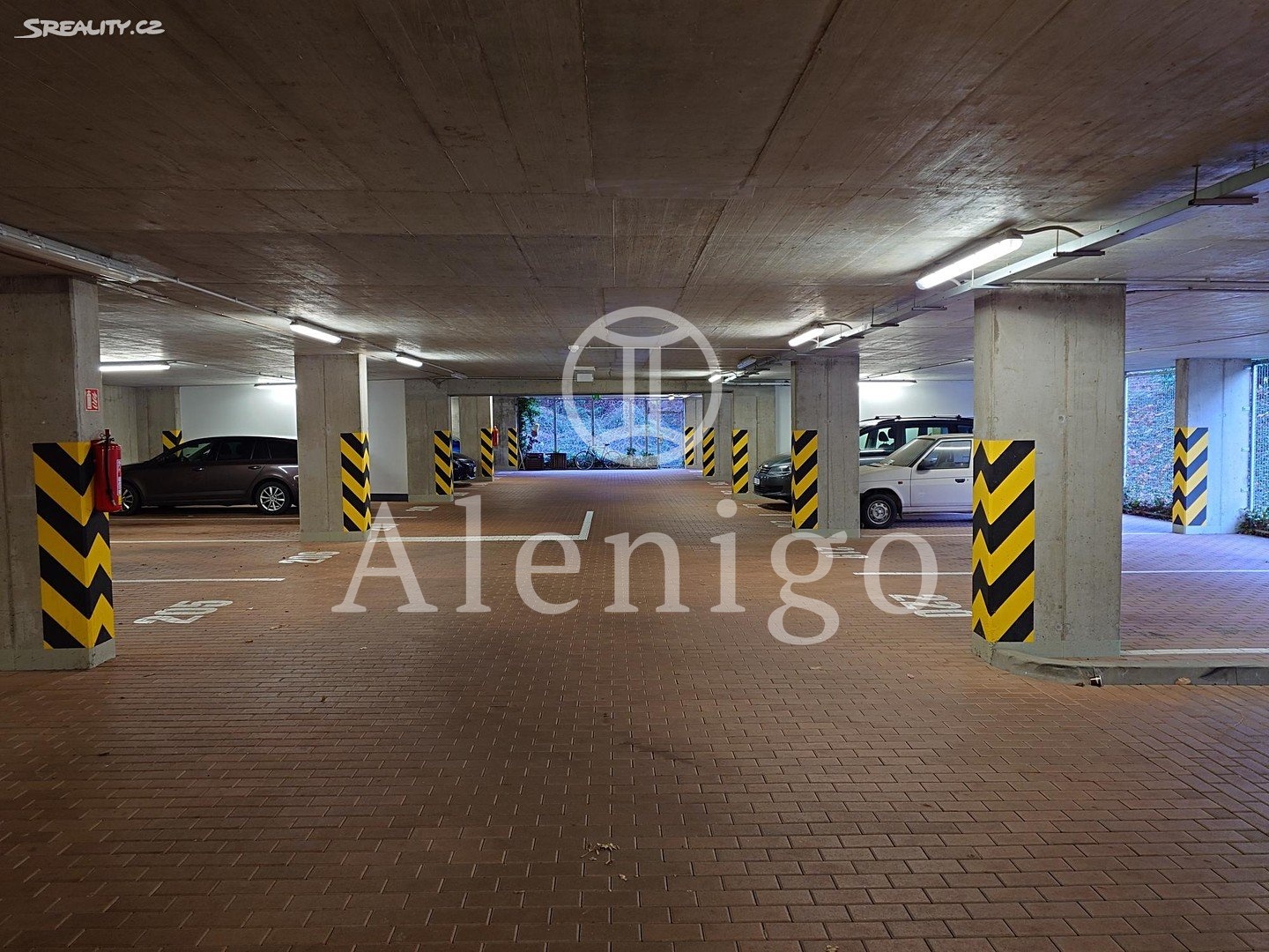 Prodej garážového stání 15 m², Zakšínská, Praha 9