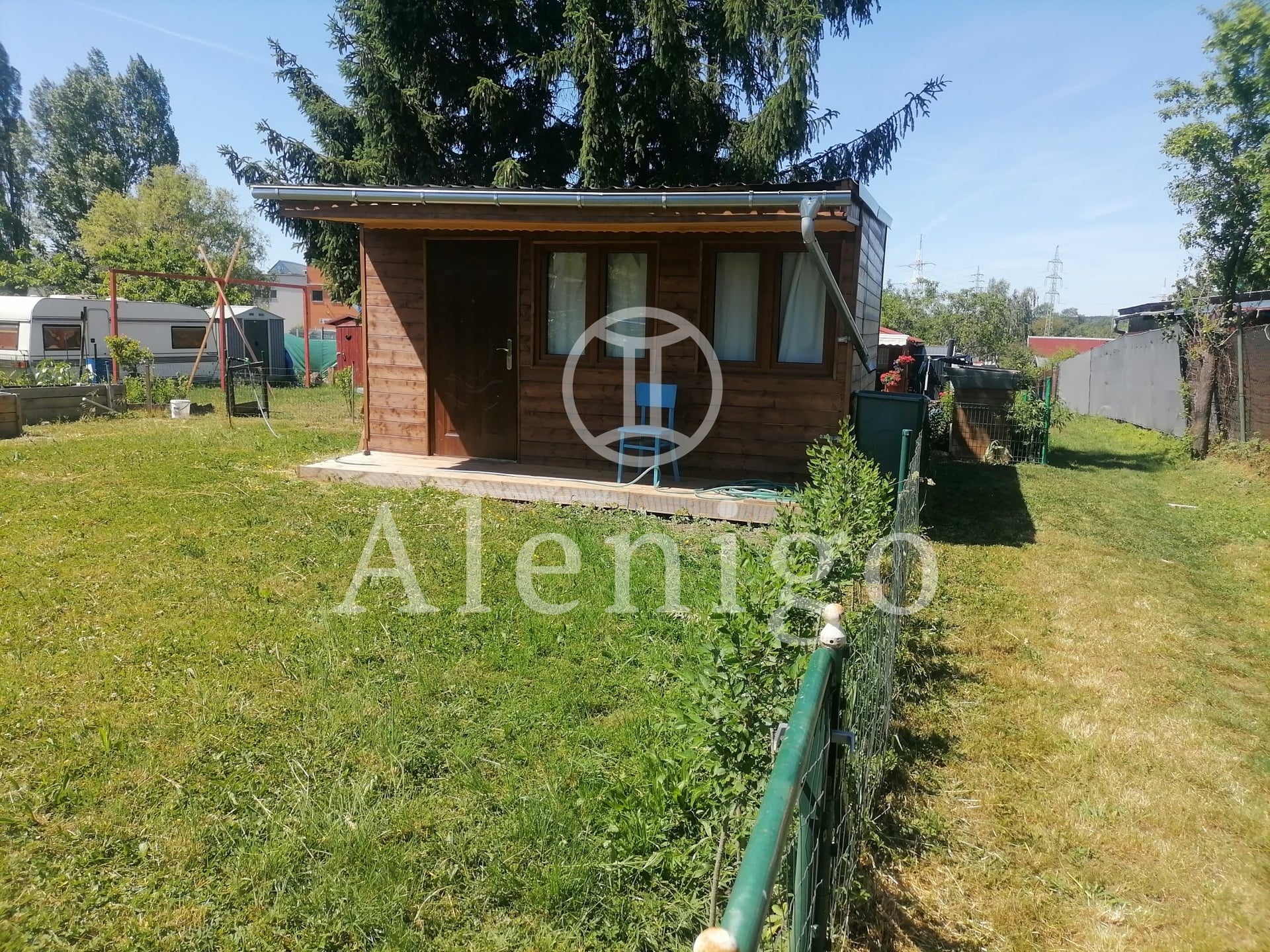 Prodej chaty  16 m² na pozemku 200 m² v zahrádkářské kolonii Jahodnice III. Praha 14 - Kyje