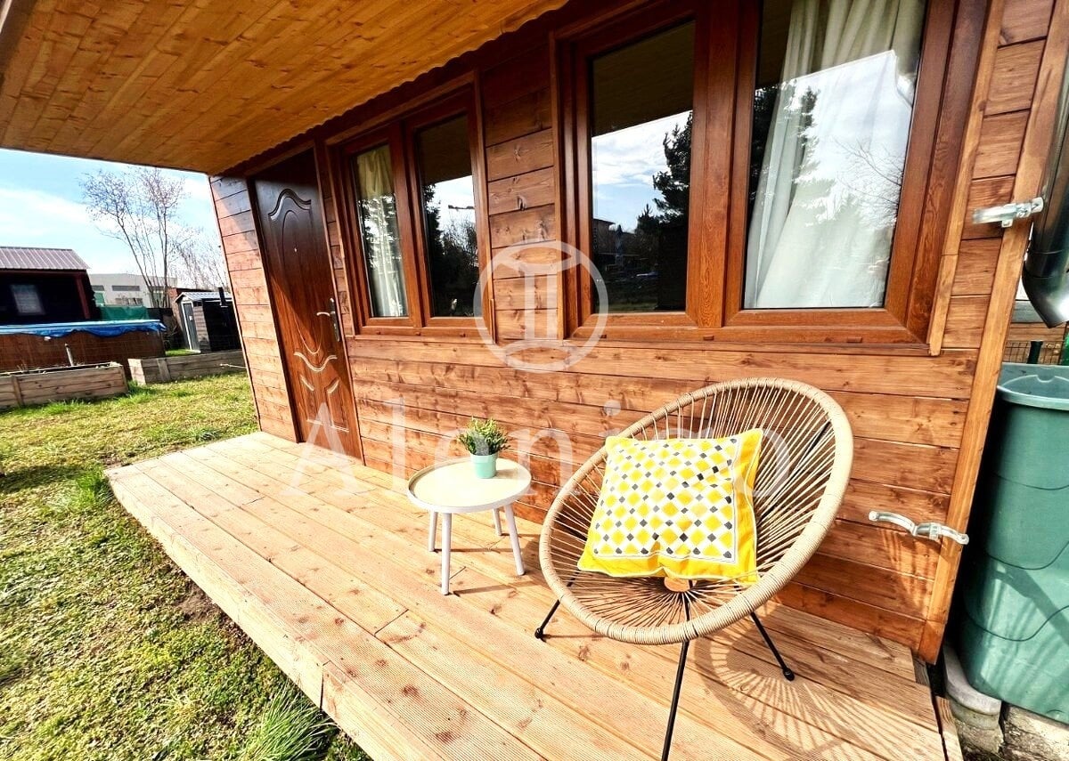 Prodej chaty  16 m² na pozemku 200 m² v zahrádkářské kolonii Jahodnice III. Praha 14 - Kyje