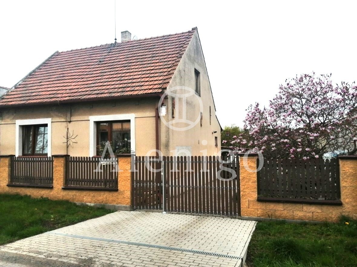Prodej rodinného domu  108 m2 , pozemek 428m2, obec   Hřebeč, okr. Kladno